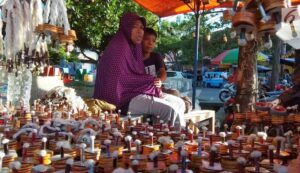Barang yang Dijual Pedagang di Lampu Merah
