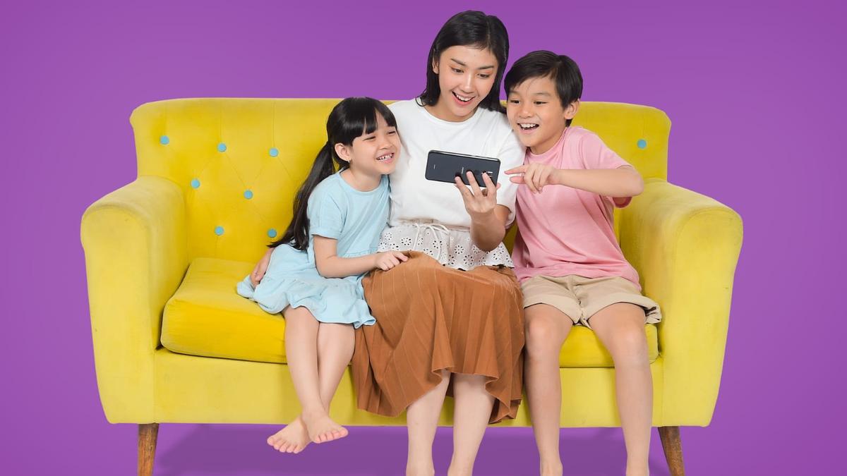 Percakapan Kesetiakawanan oleh Tiga Tokoh Berkarakter Berbeda