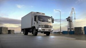 Truk dengan Muatan Terberat di Antara Kapas, Pasir, Besi, dan Tanah Merah