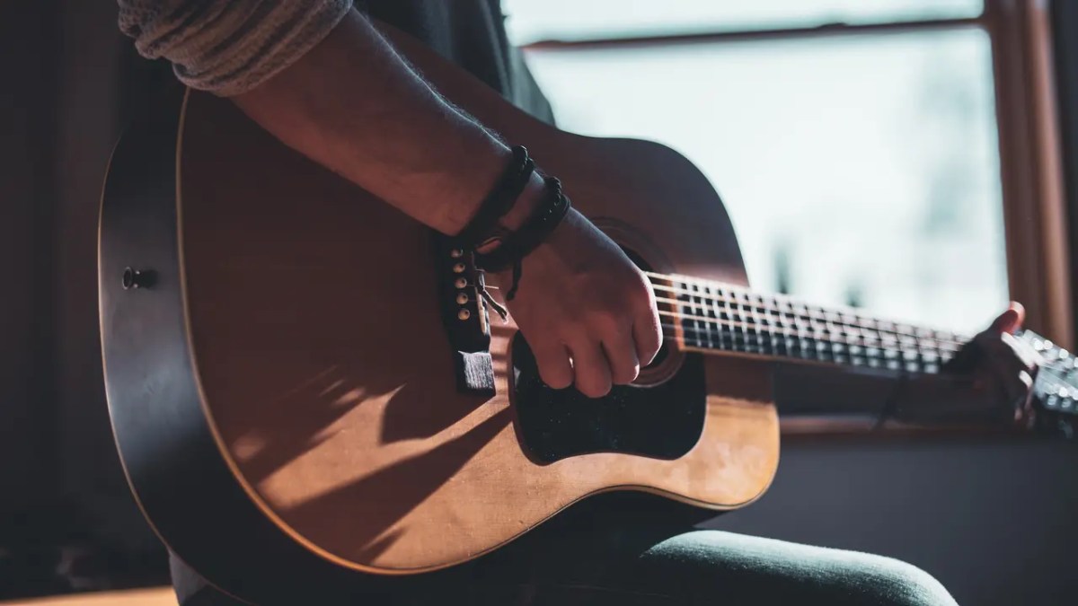 Instrumen yang dapat didengar tapi tidak terlihat atau disentuh