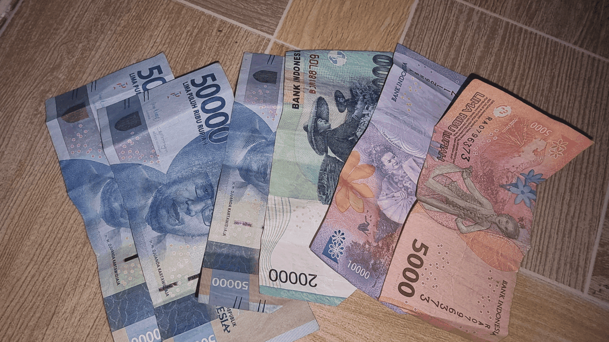 Perbandingan Uang Cahyo dan Adi Setelah Penggunaan Tambahan