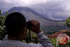 Penyebab gempa kecil pasca letusan Gunung Soputan, Bromo, dan Sinabung