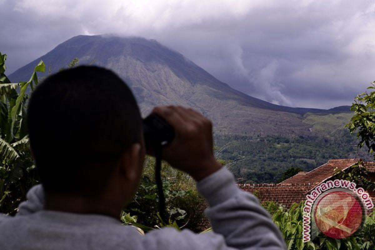 Penyebab gempa kecil pasca letusan Gunung Soputan, Bromo, dan Sinabung