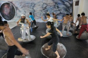 Sardono W. Kusumo: Biografi singkat dan pilihan pengungkapan idola