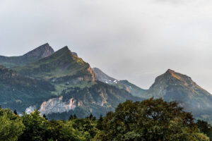 Pengaruh Bentang Pegunungan pada Kehidupan Manusia
