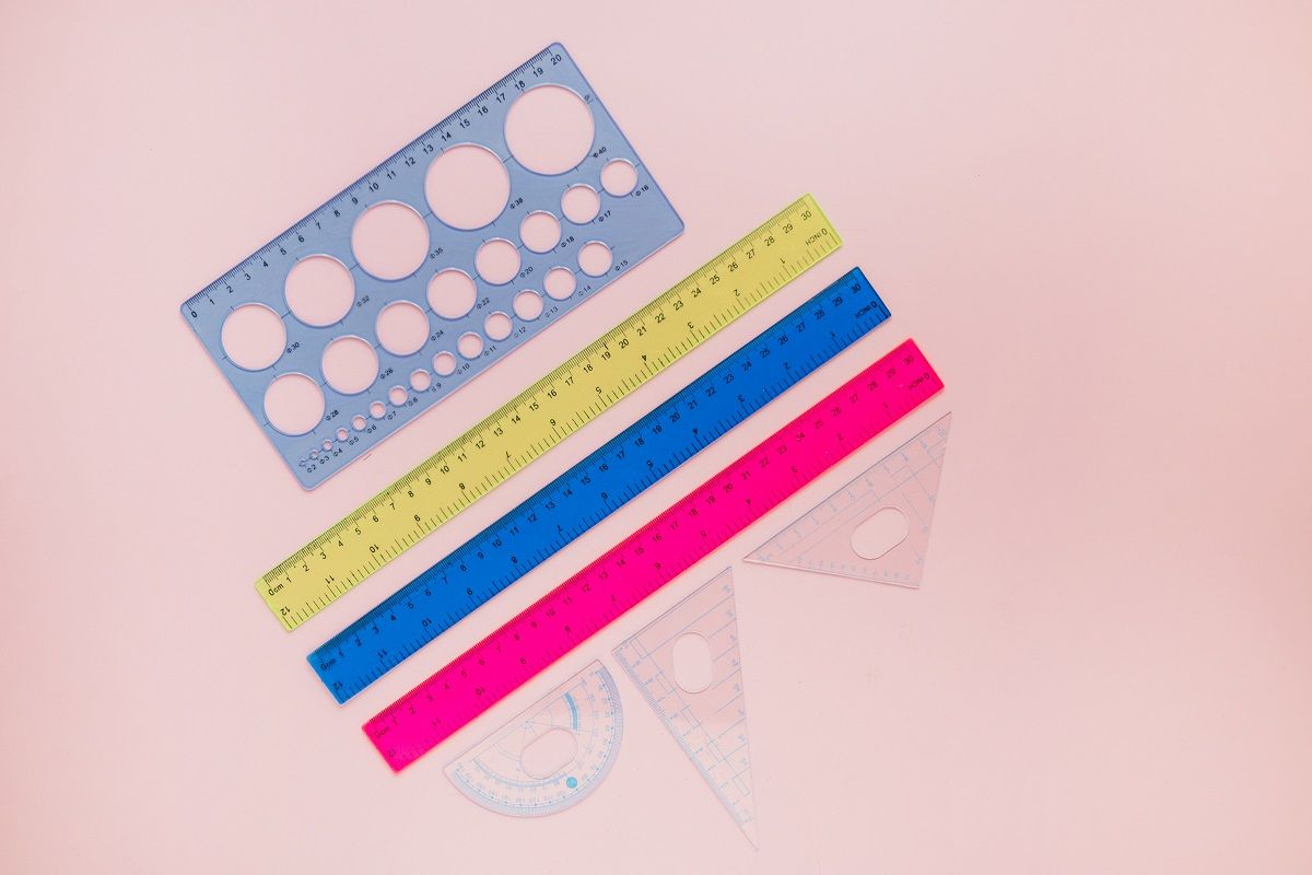 Pengaruh Gesekan Ruler Plastik Terhadap Kemampuan Mengangkat Kertas Kecil