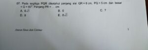 Hitung Panjang QR Segitiga PQR, ∠Q = 105°, ∠R = 45°, PQ = 10√2 cm