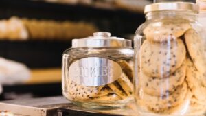 Jumlah Toples Kue Lebaran Diproduksi Selama 10 Hari