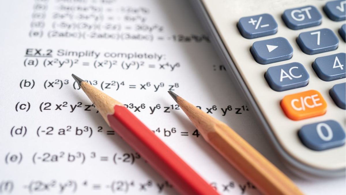 Hitung hasil -12 - 60 ÷ 2 × 15