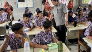 Hubungan Antara Pernyataan Guru dan Orang Tua tentang Makan Siang