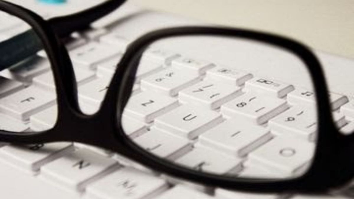 Ukuran Kacamata yang Diperlukan untuk Membaca pada Jarak 25 cm