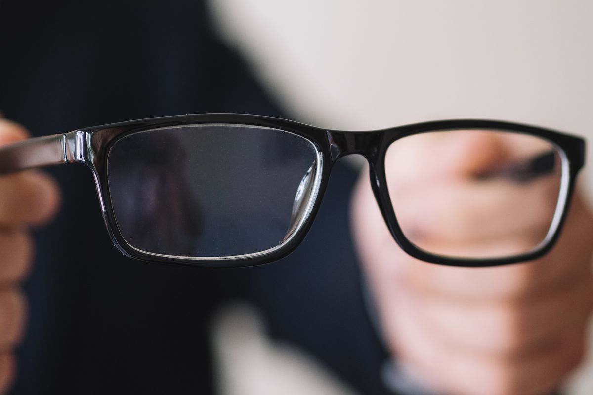 Orang dengan mata -1.00 usia 40 tahun tak perlu kacamata vs normal