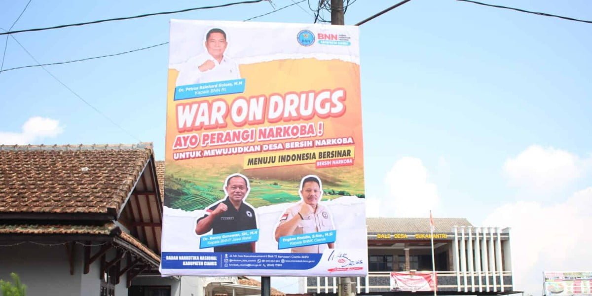 Perbedaan Banner, Baliho, Spanduk, dan Umbul‑Umbul