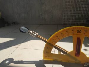 Menentukan Jarak Titik Api Lensa Cembung dengan Pembesaran 4×