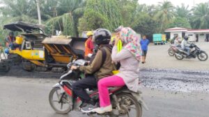 Panjang Jalan ke Desa: 12 km 270 m, Rusak 94,5 hm