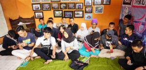 Contoh Memperkenalkan Keluarga dalam Bahasa Inggris dan Bahasa Indonesia