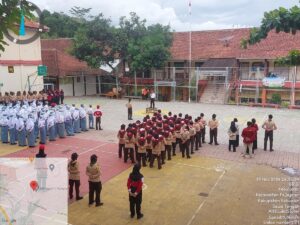 Jumlah siswa yang ikut PMR dan Pramuka