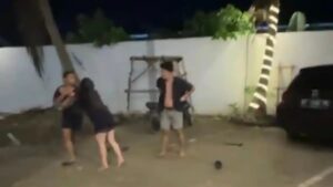 Tolong, teman‑teman