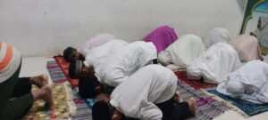 Apakah shalat sah saat kotoran masih tertinggal di dubur