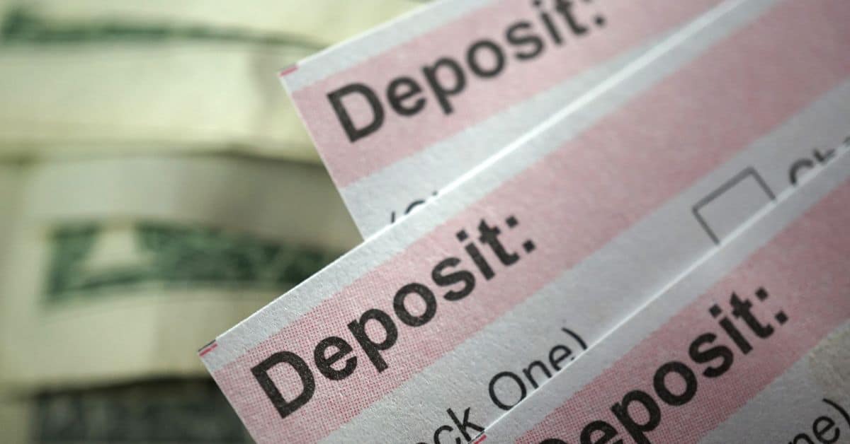 Perhitungan Bunga Deposito 4% dan 5% Selama 1 Tahun