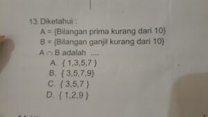 Menuliskan anggota M = {bilangan prima kurang dari 10}