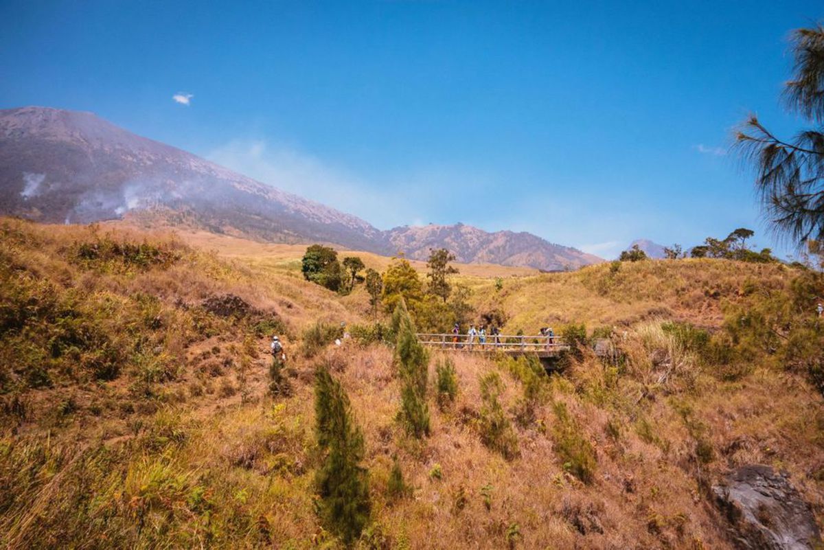 Gede dan Ayuk Bertemu di Rute 16 km dengan Kecepatan Berbeda