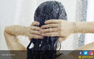 Apakah mandi junub sah bila aurat terlihat orang lain