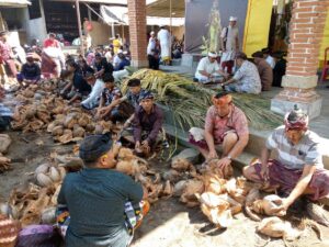 Tradisi Gotong Royong pada Rambu