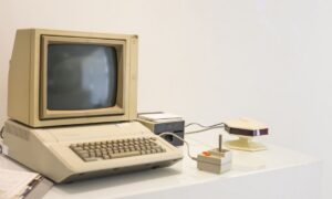 Komputer Elektronik Pertama – Pilihan Jawaban