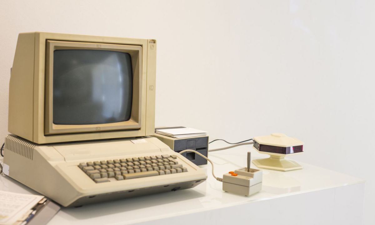 Komputer Elektronik Pertama – Pilihan Jawaban