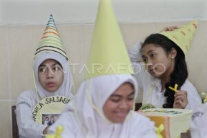 Bentuk Sosialisasi Khanza pada Kegiatan Orientasi Siswa SMA