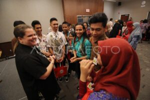 Cara Memilih 5 dari 8 Calon pada Acara Pertukaran Pemuda