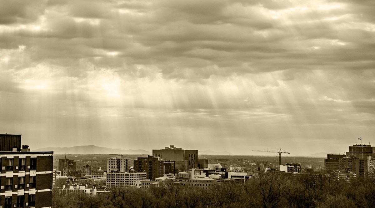 Contoh Penerapan Efek Tyndall pada Cahaya Matahari